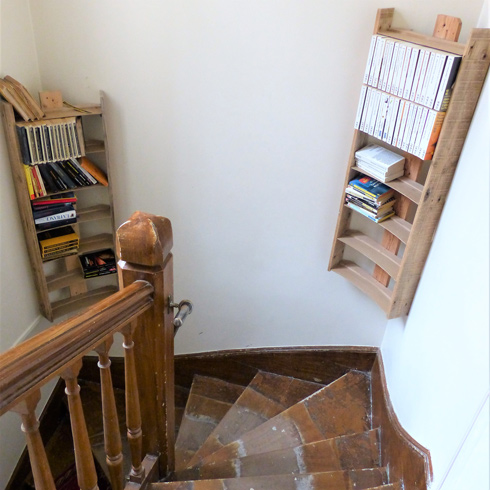 article l Etablisienne escalier etageres a livres en bois de palette Ambiances VcommeSamedi