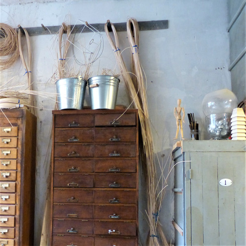 article l Etablisienne la piece principale detail de meubles de metier Ambiances VcommeSamedi