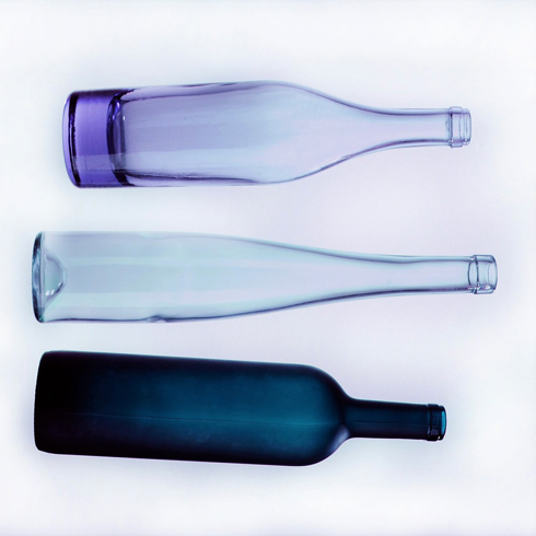 article la vie en couleurs bouteilles de verre bleues confidences VcommeSamedi